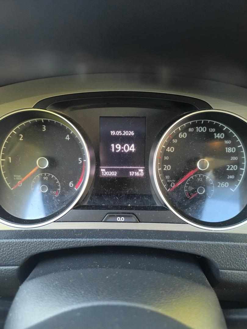 volkswagen-golf-1-6-tdi-bluemotion-2014-diesel-1598cc