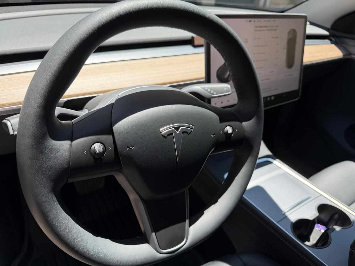 tesla-model-y-performance-2023-eletrico