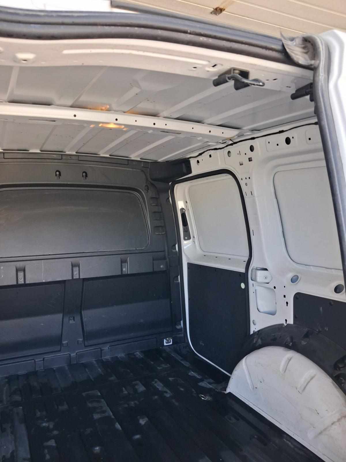 volkswagen-caddy-2-0-tdi-bluemotion-2022-diesel-1968cc