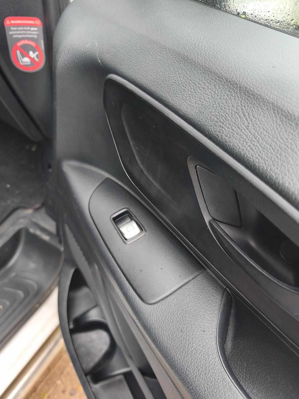 mercedes-benz-vito-111-cdi-2017-diesel-1598cc