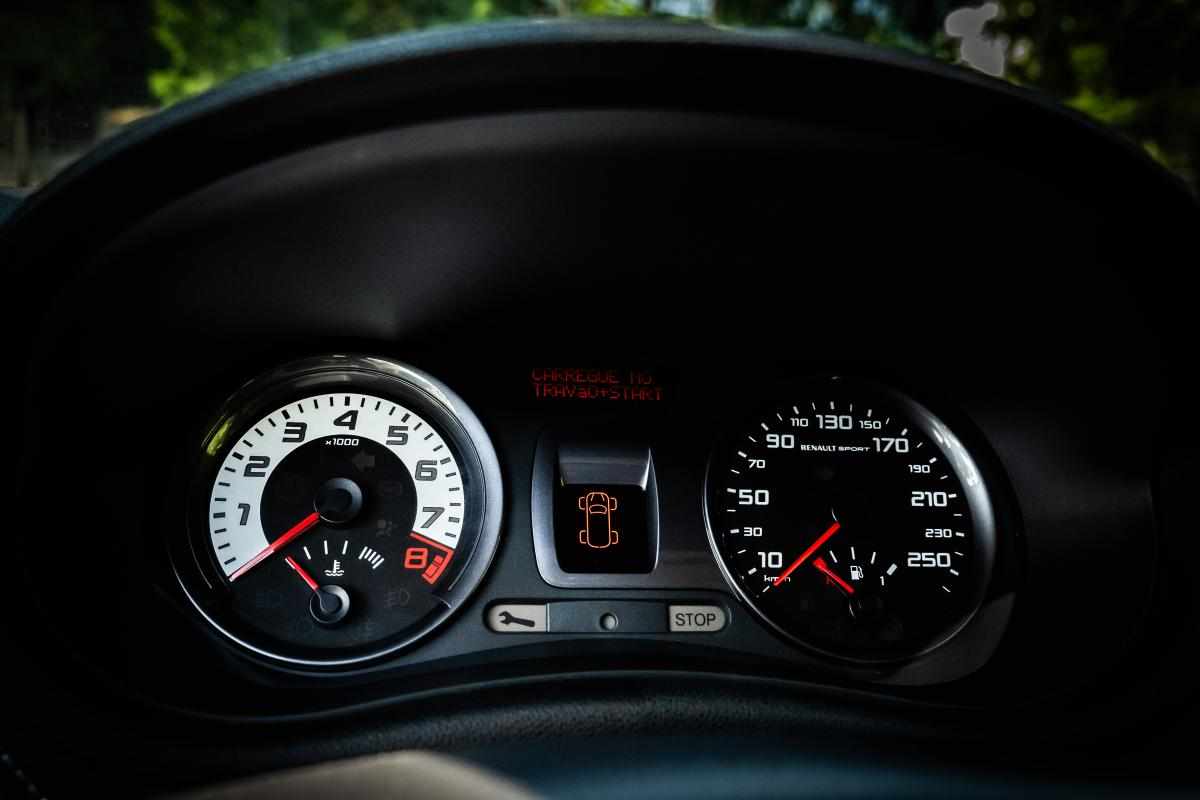 renault-clio-rs-2-0-2011-gasolina-1998cc