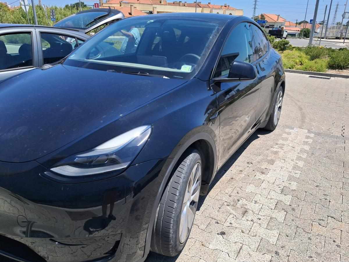 tesla-model-y-standard-range-rwd-2024-eletrico