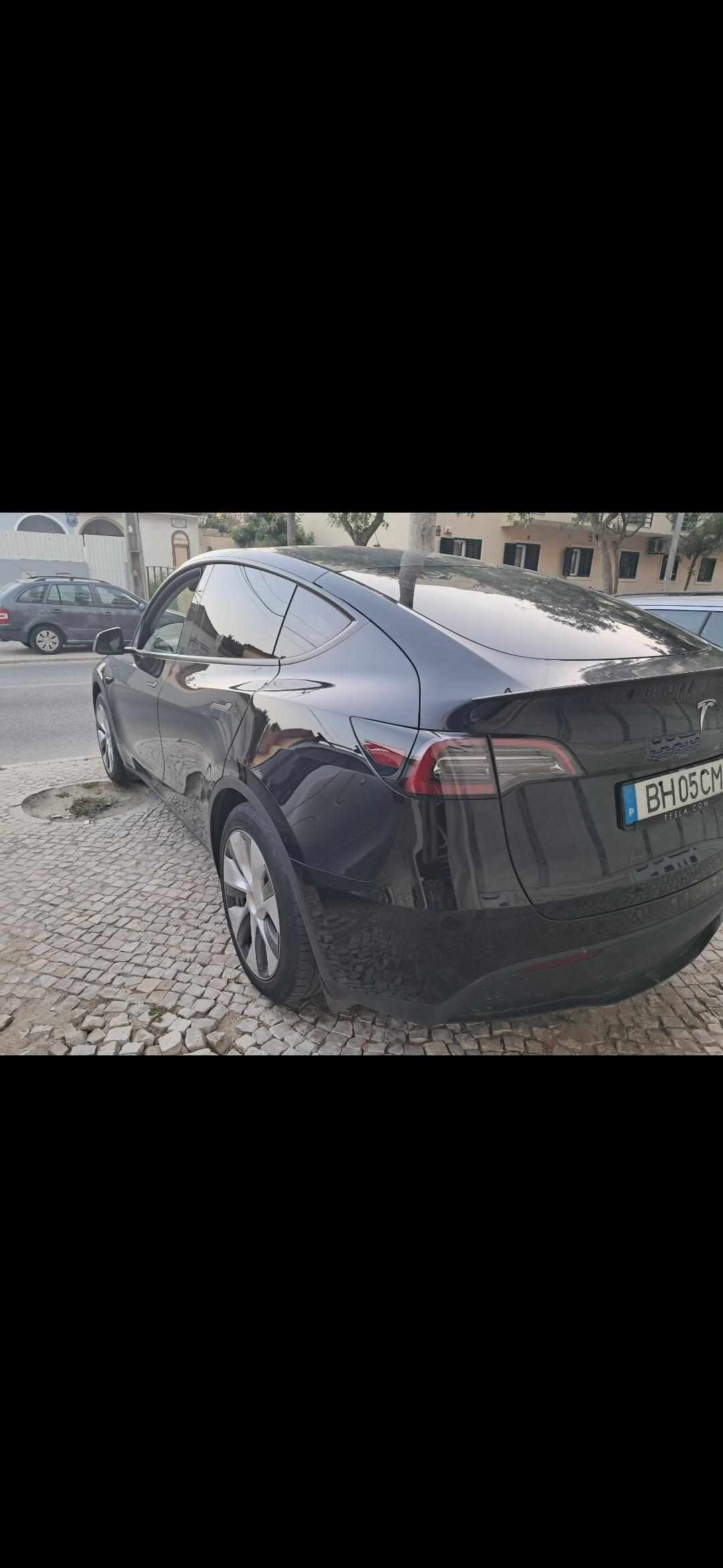 tesla-model-y-standard-range-rwd-2024-eletrico