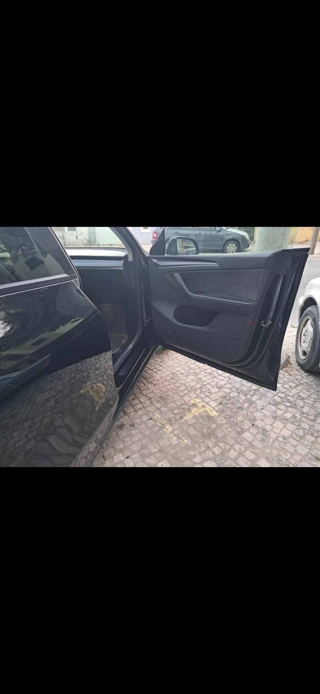 tesla-model-y-standard-range-rwd-2024-eletrico