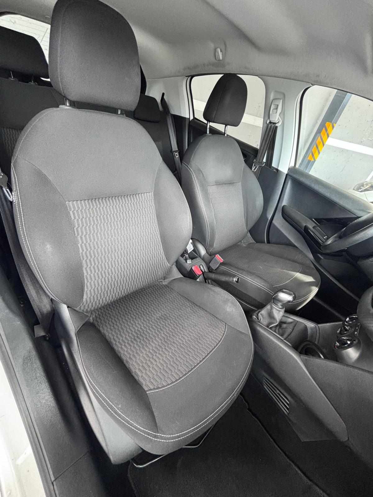 peugeot-208-1-2-vti-2017-gasolina-1199cc