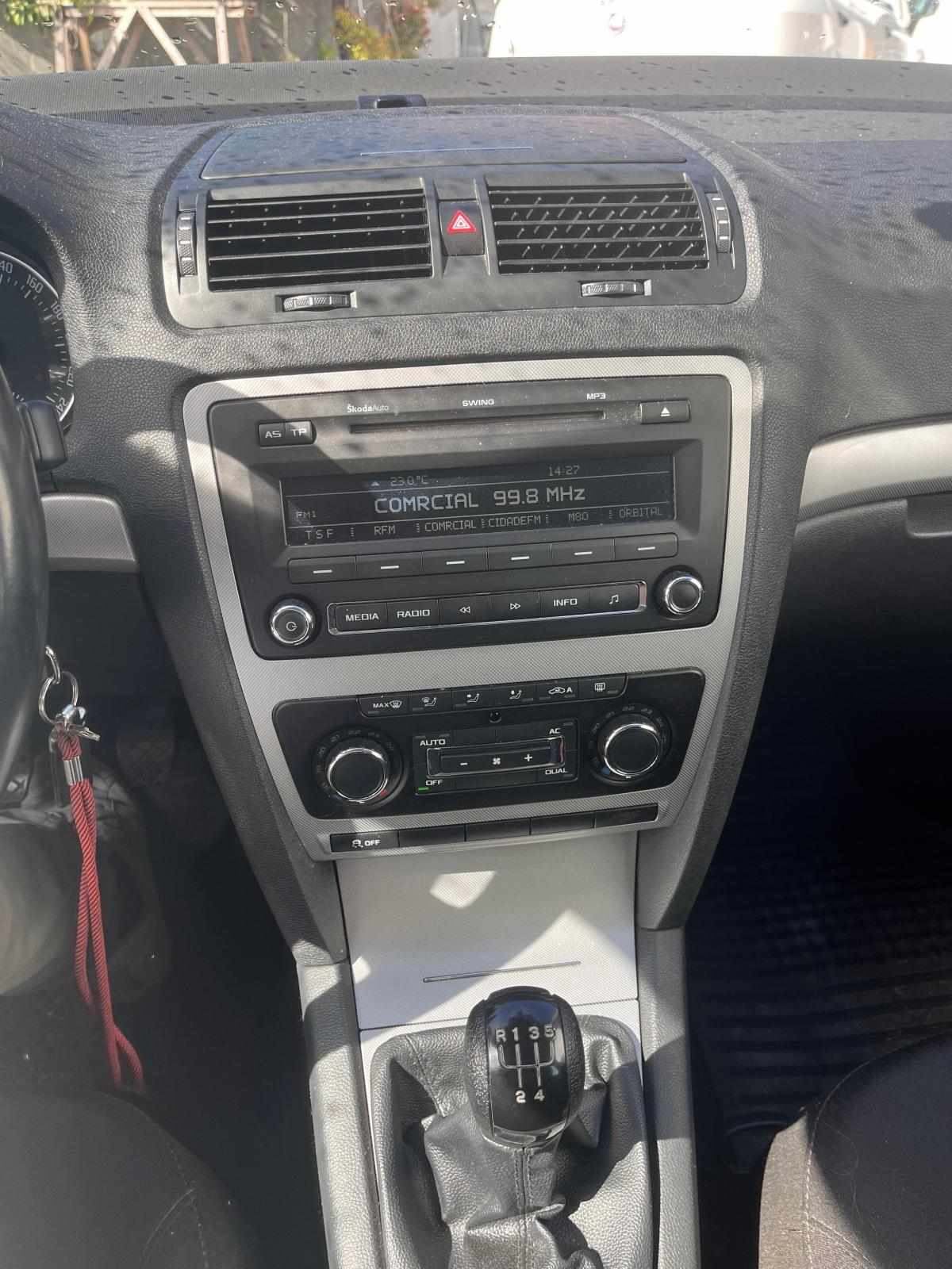 skoda-octavia-1-6-tdi-2011-diesel-1598cc