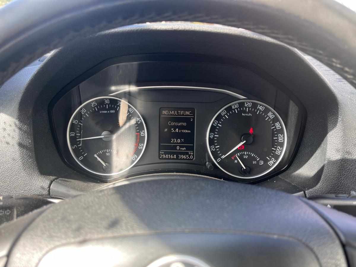 skoda-octavia-1-6-tdi-2011-diesel-1598cc
