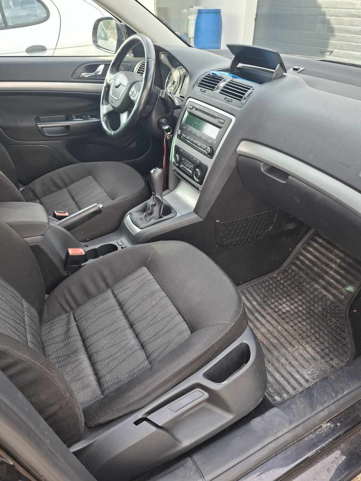 skoda-octavia-1-6-tdi-2011-diesel-1598cc