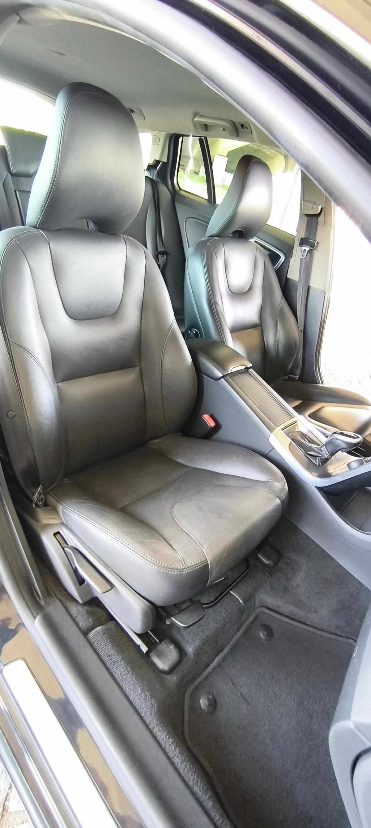 volvo-v60-d6-plug-in-hybrid-awd-2-4-2014-diesel-2400cc