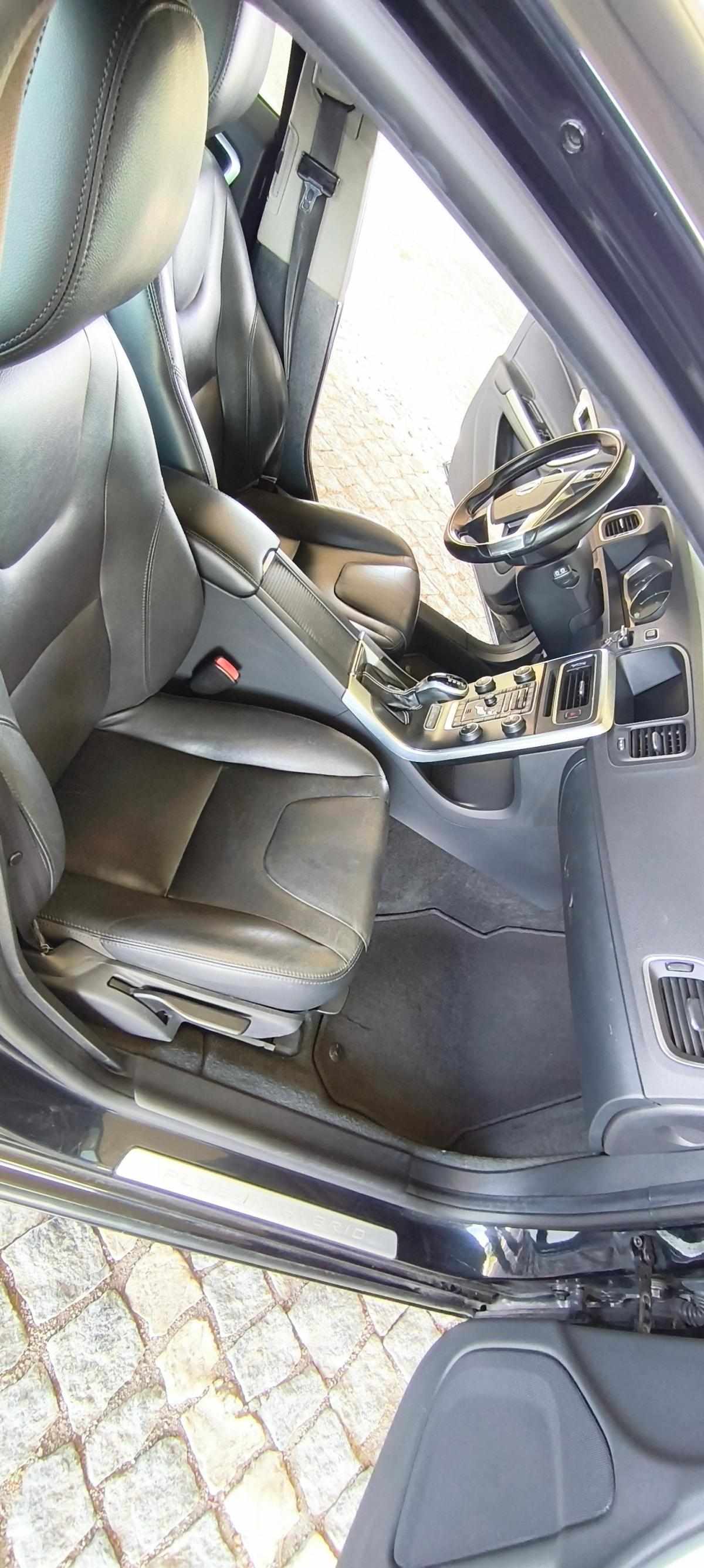 volvo-v60-d6-plug-in-hybrid-awd-2-4-2014-diesel-2400cc