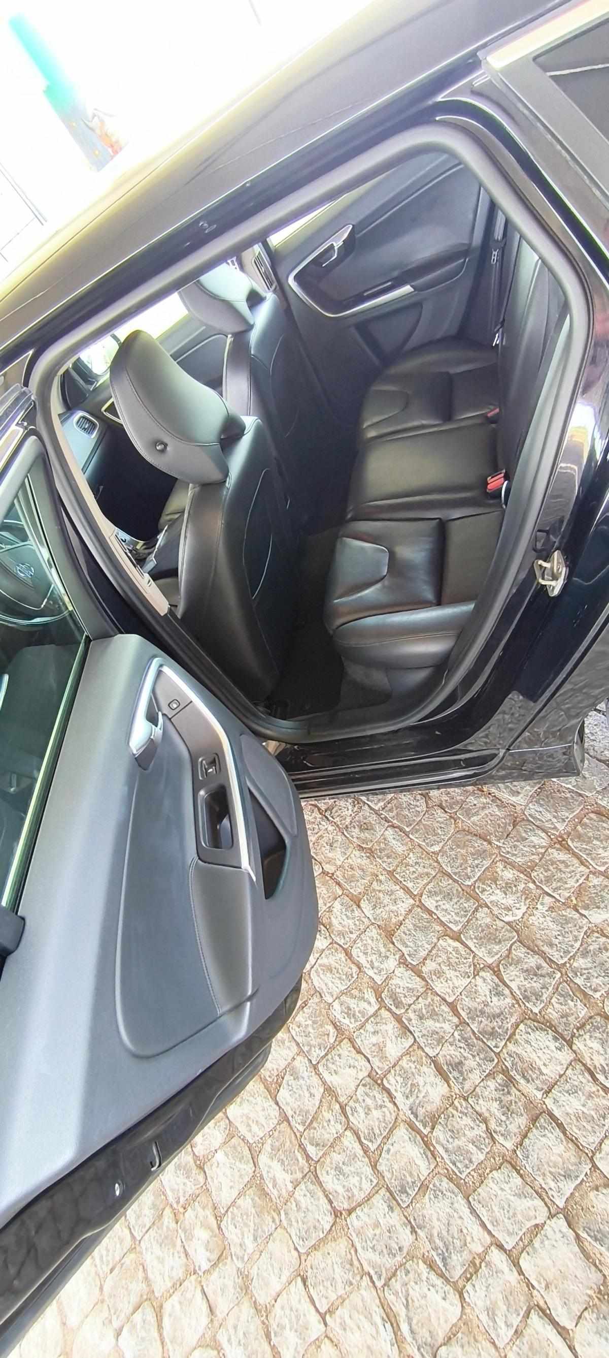 volvo-v60-d6-plug-in-hybrid-awd-2-4-2014-diesel-2400cc