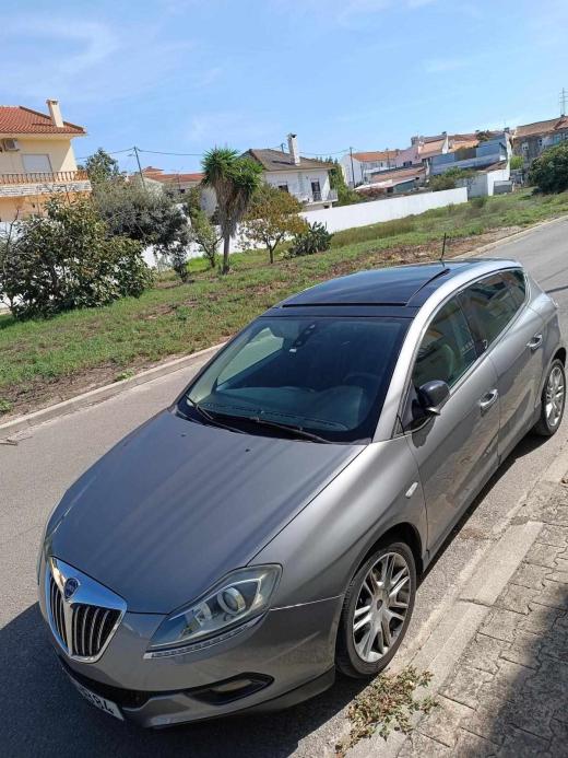 lancia-delta-1-6-2009-diesel-1598cc
