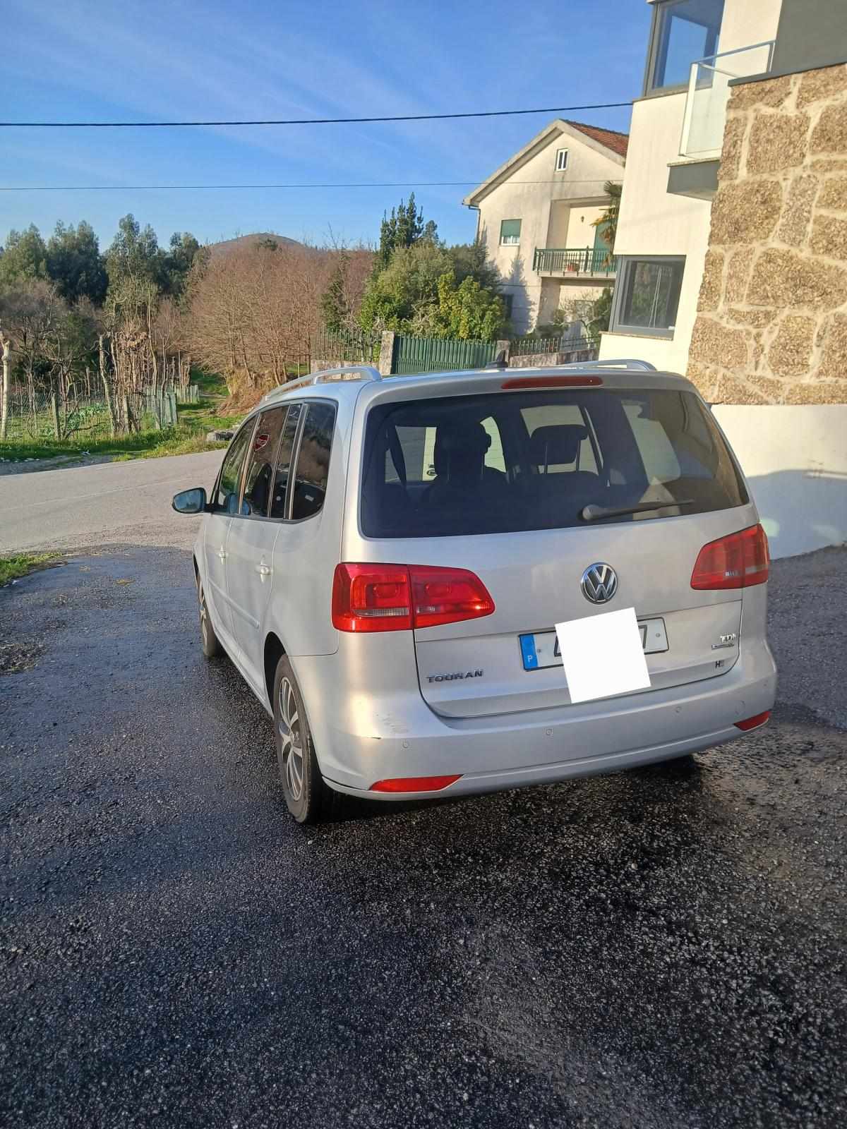 volkswagen-touran-1-6-tdi-2012-diesel-1598cc