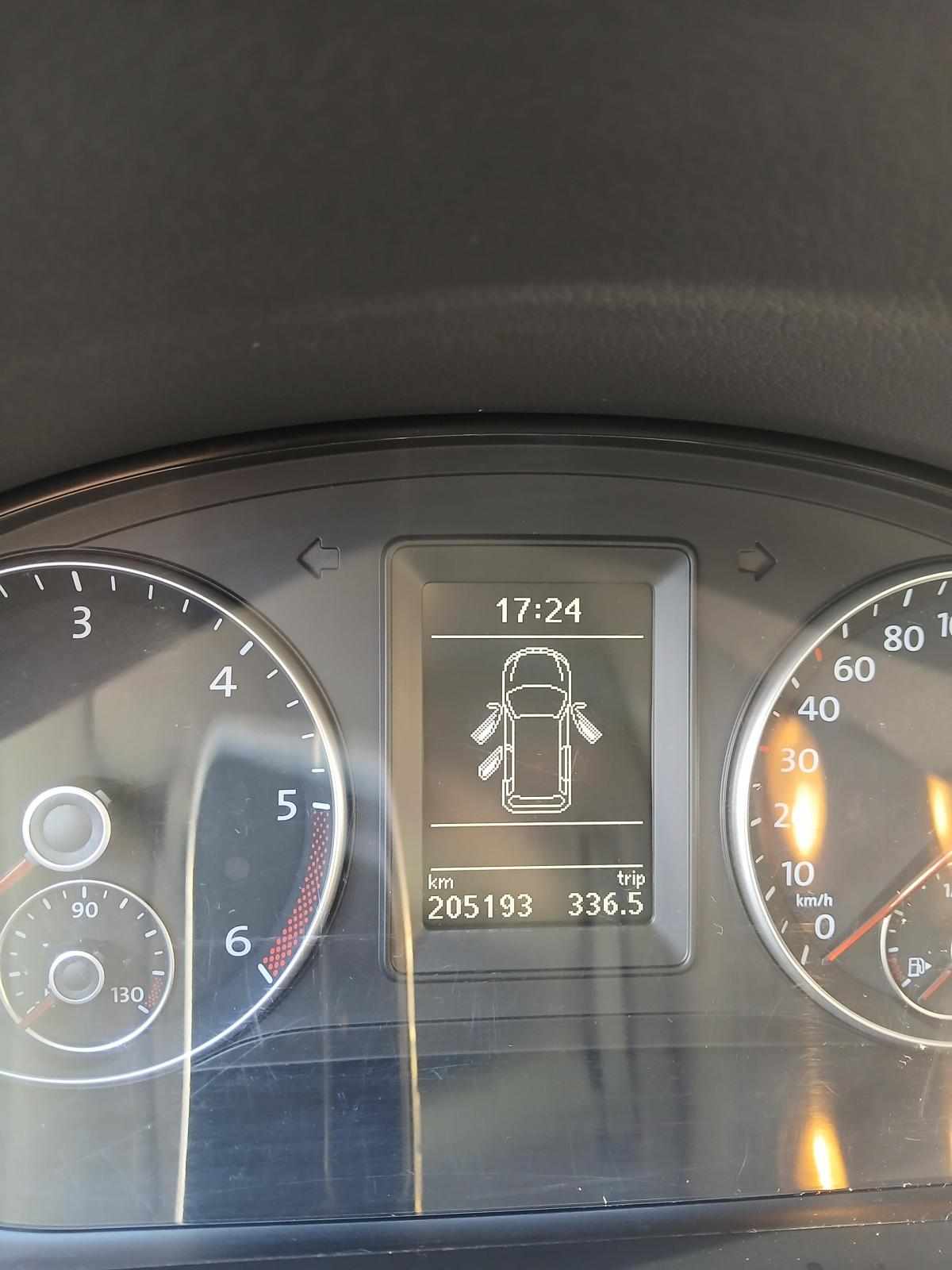 volkswagen-touran-1-6-tdi-2012-diesel-1598cc