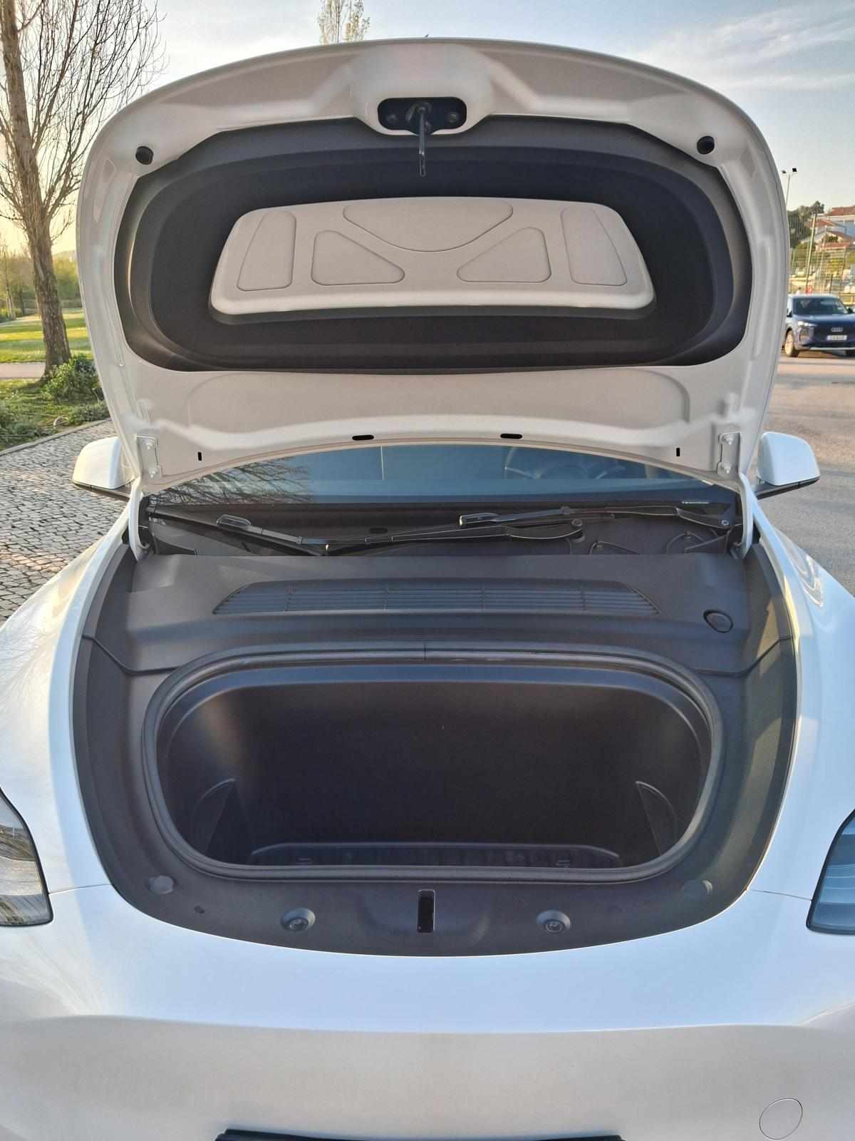 tesla-model-y-standard-range-rwd-2022-eletrico