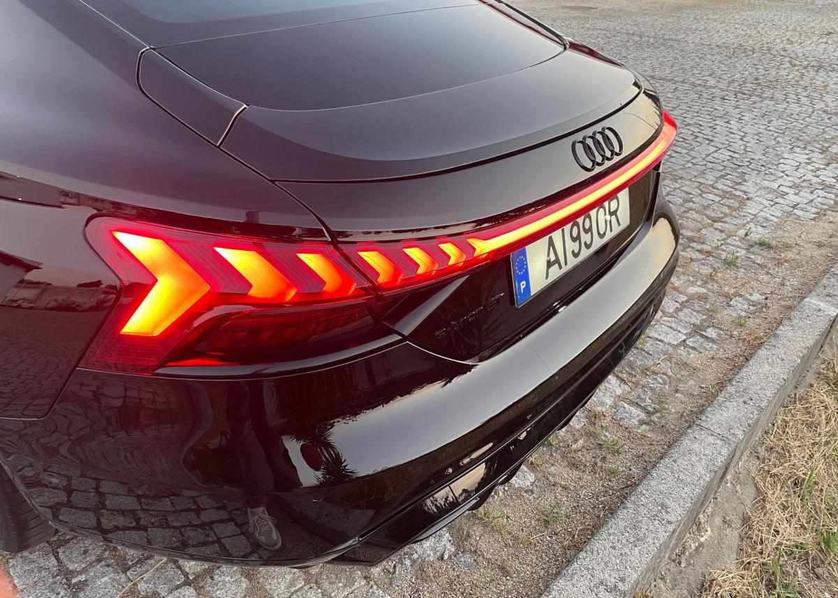audi-e-tron-quattro-2021-eletrico
