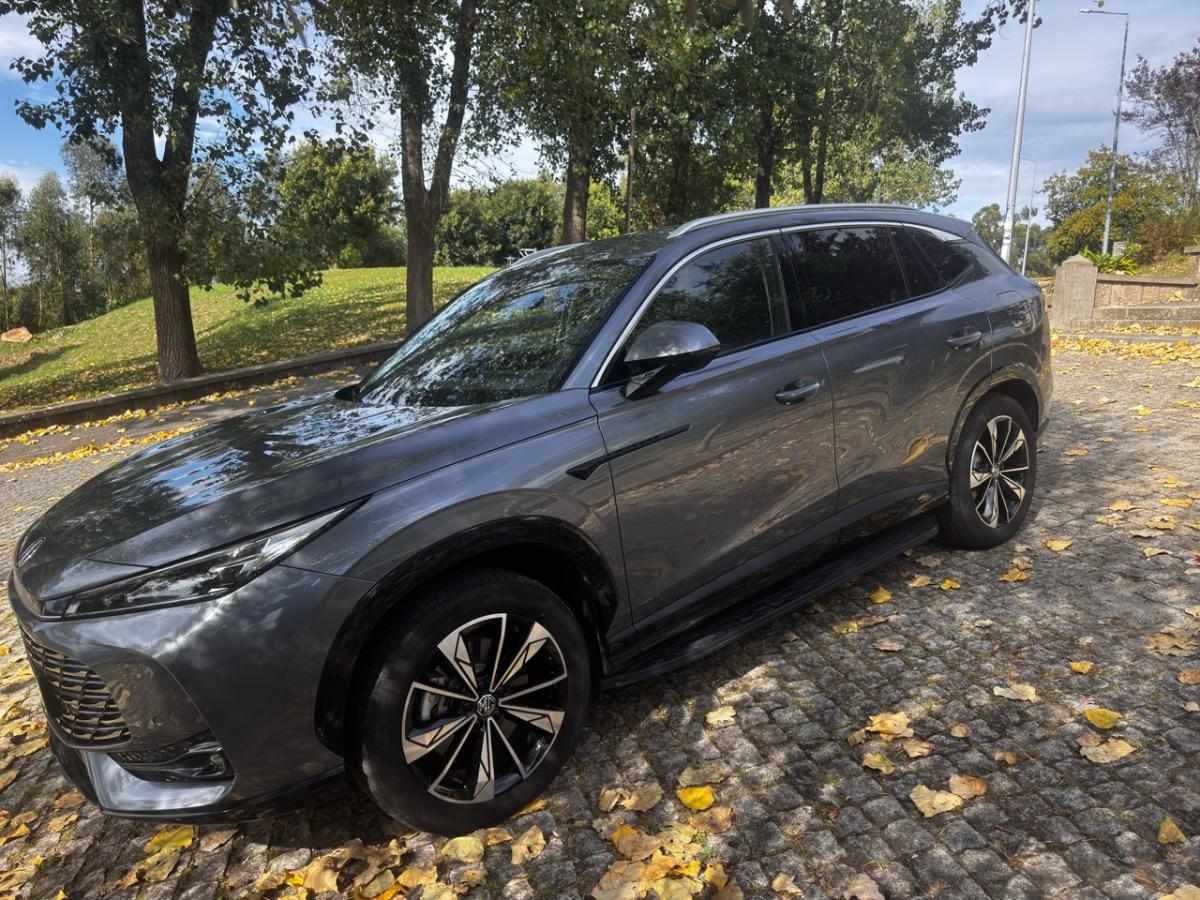 mg-hs-1-5-phev-2025-hibrido-plug-in-1496cc