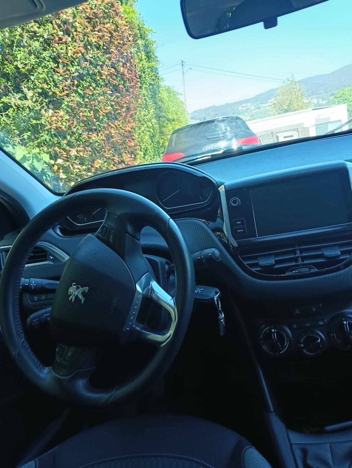 peugeot-208-1-2-vti-2016-gasolina-1199cc