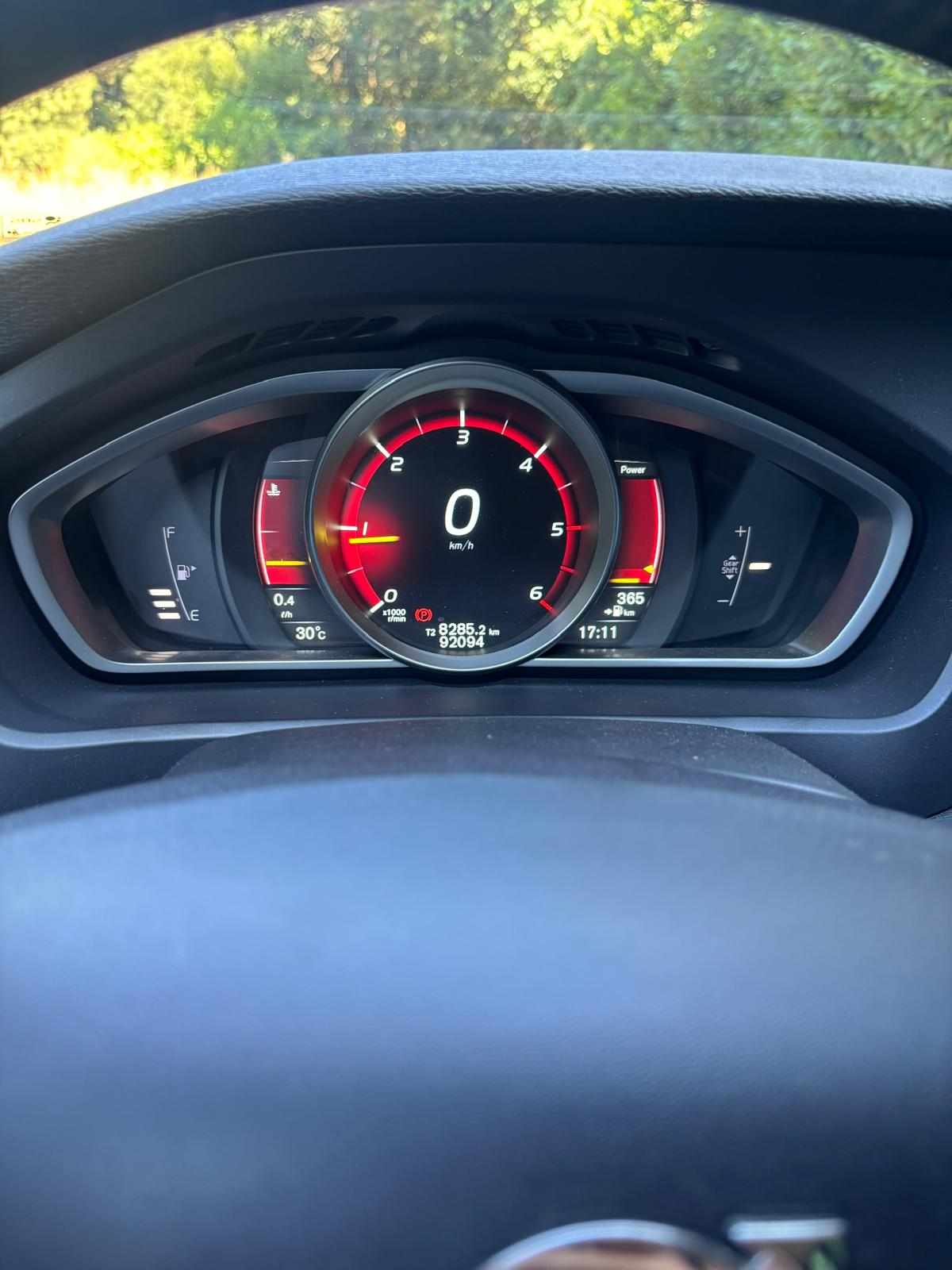 volvo-v40-1-6-d2-2015-diesel-1560cc