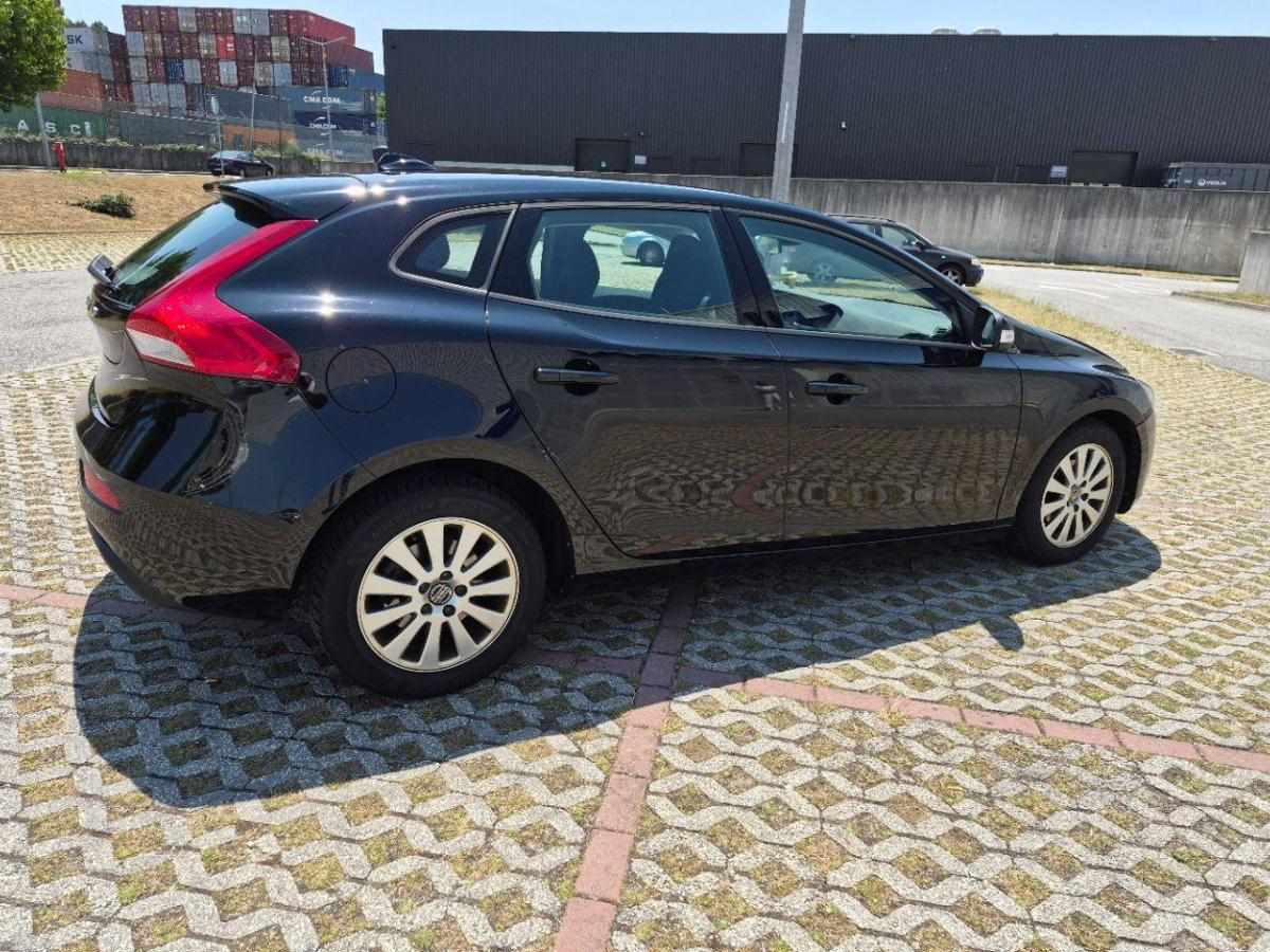 volvo-v40-d2-2016-diesel-1969cc