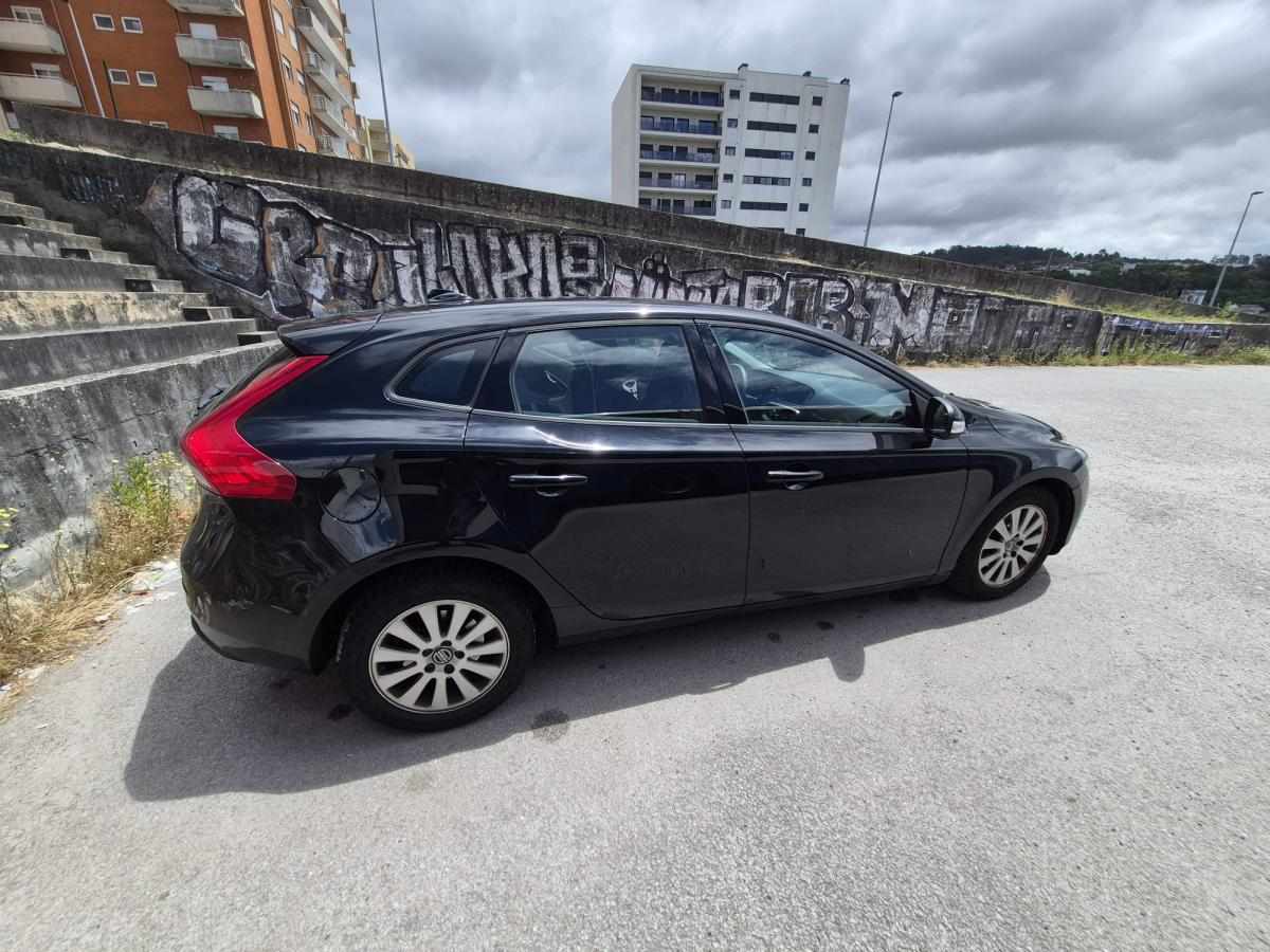 volvo-v40-d2-2016-diesel-1969cc