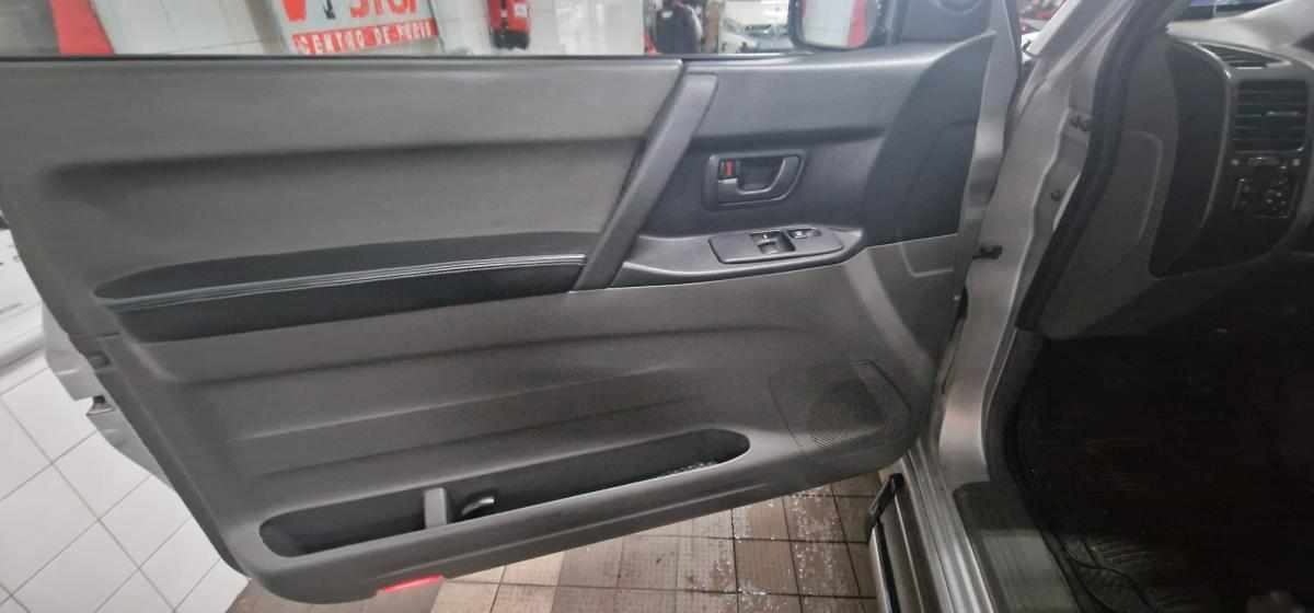 mitsubishi-pajero-3-2-di-d-4wd-2000-diesel-3200cc
