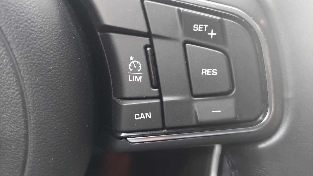 jaguar-xe-20d-2017-diesel-1999cc