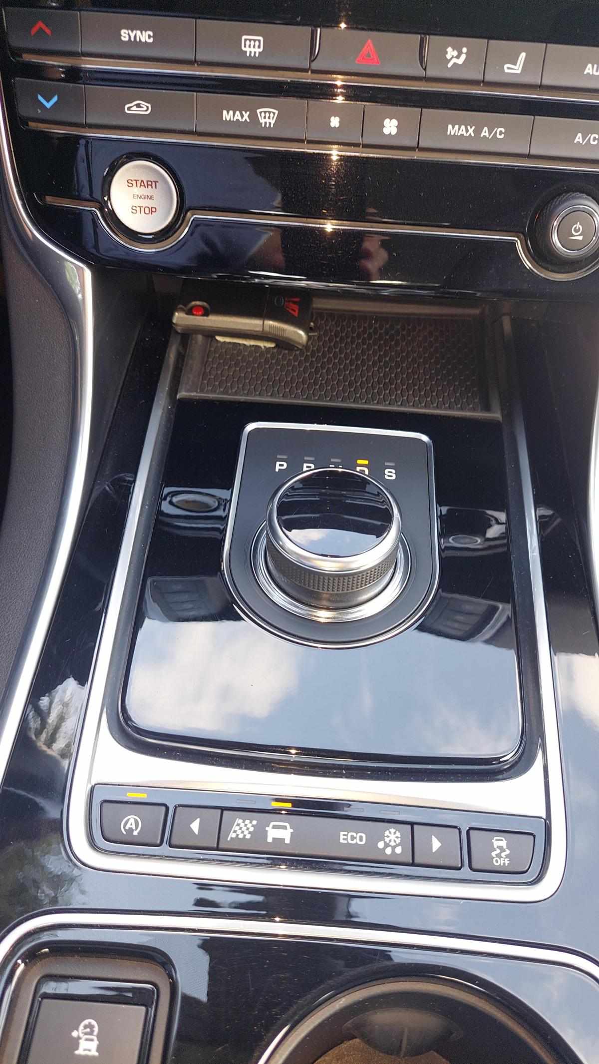 jaguar-xe-20d-2017-diesel-1999cc