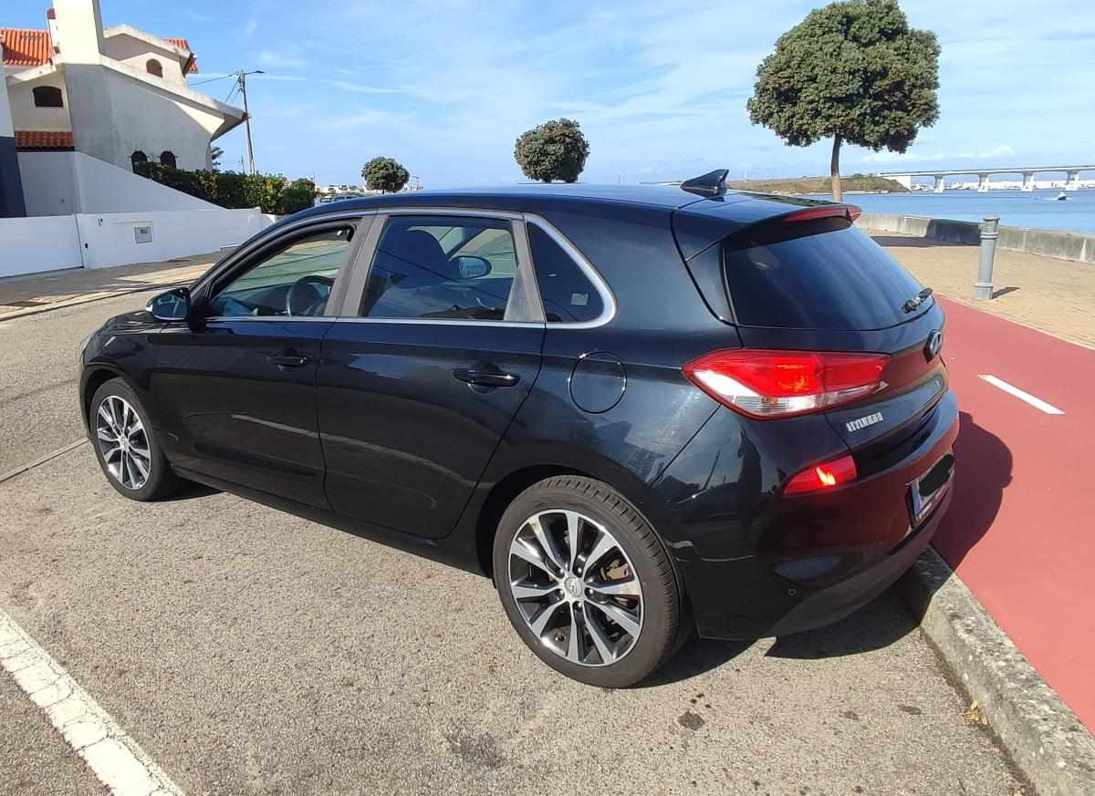 hyundai-i30-1-6-crdi-2017-diesel-1582cc