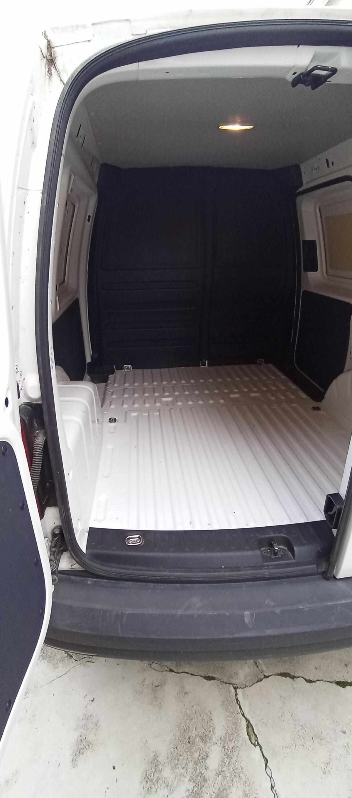 volkswagen-caddy-2-0-75cv-2017-diesel-1968cc