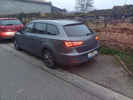 seat-leon-1-6-tdi-2018-diesel-1598cc