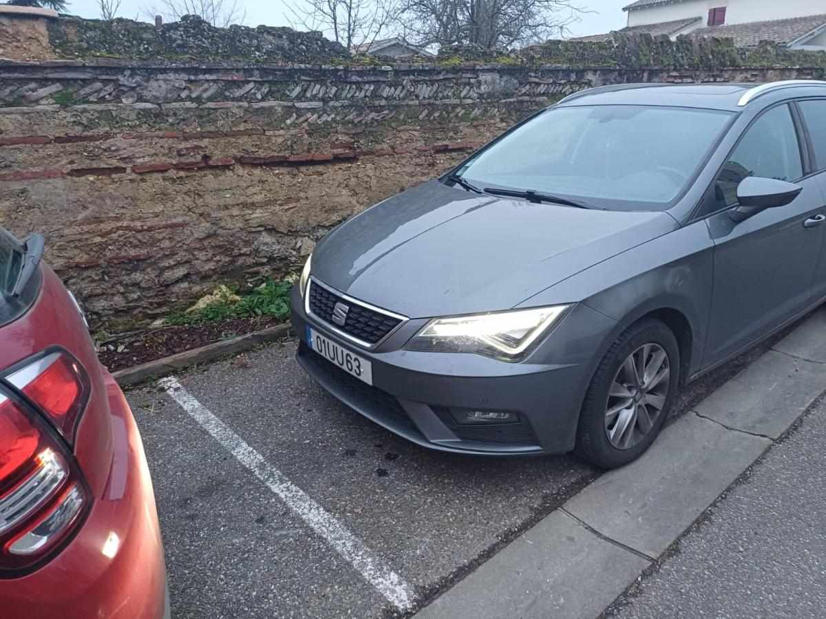 seat-leon-1-6-tdi-2018-diesel-1598cc