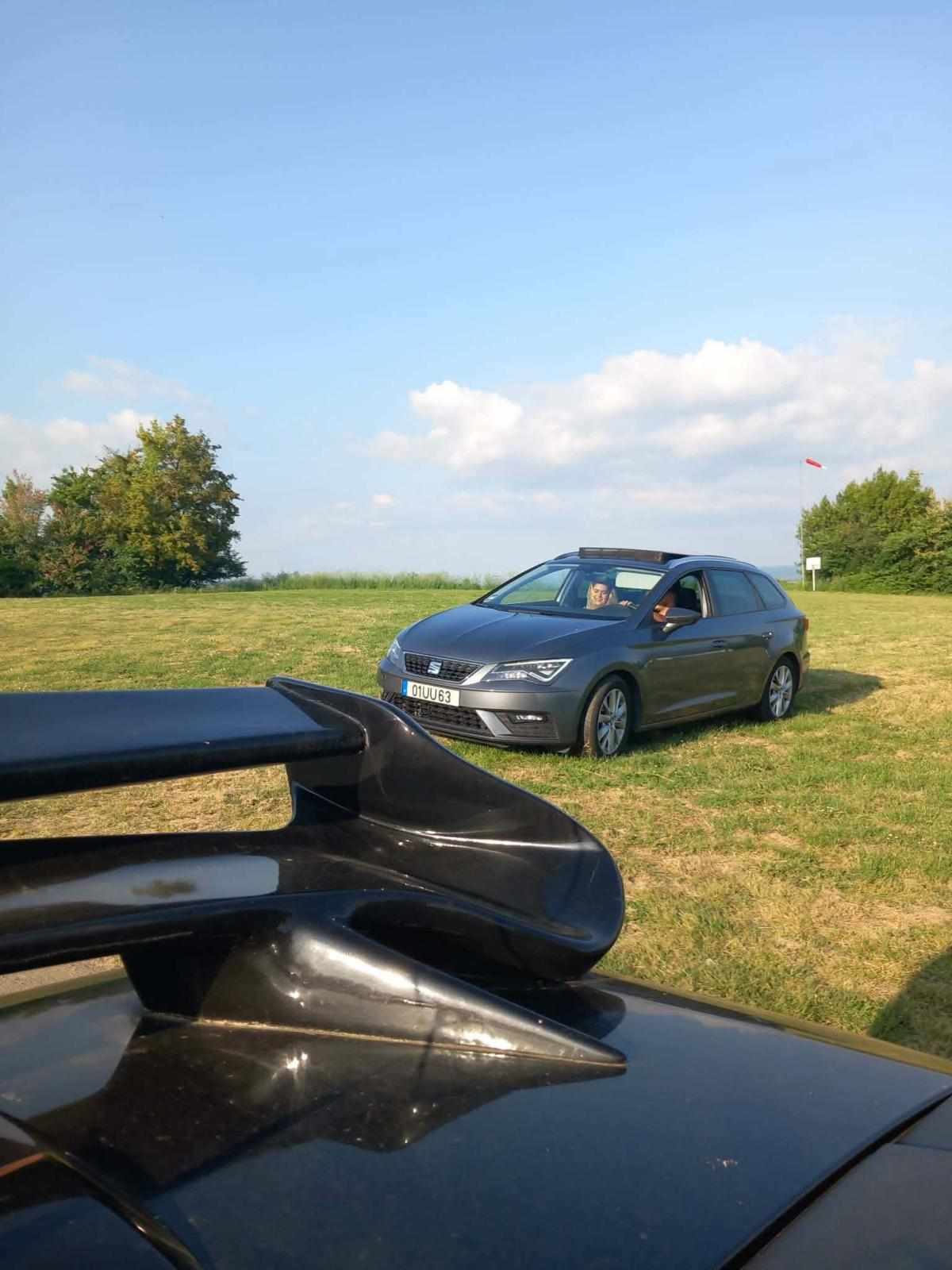 seat-leon-1-6-tdi-2018-diesel-1598cc