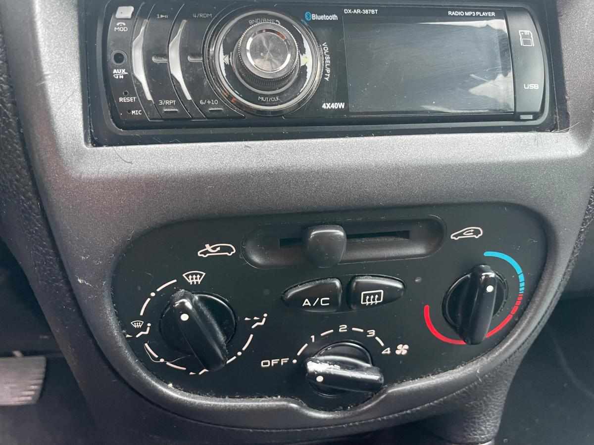 peugeot-206-1-1-2005-gasolina-1124cc