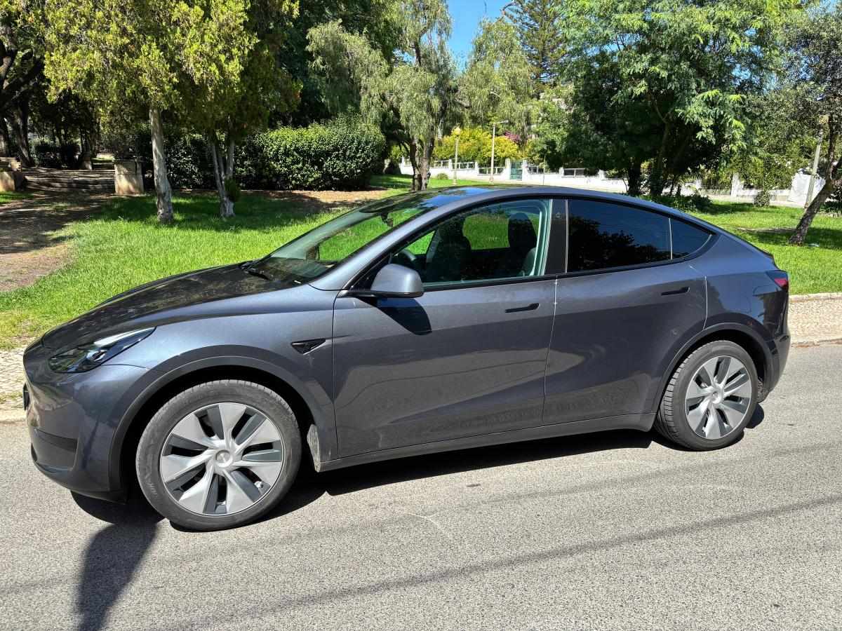 tesla-model-y-standard-range-rwd-2023-eletrico