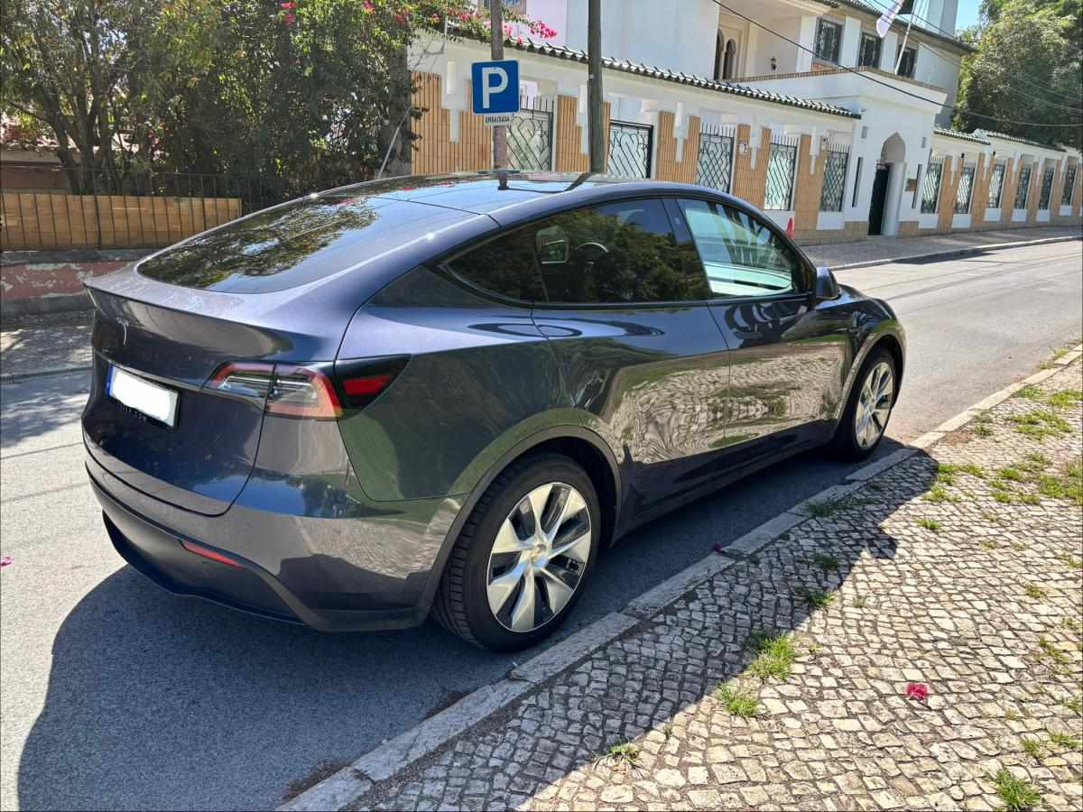 tesla-model-y-standard-range-rwd-2023-eletrico