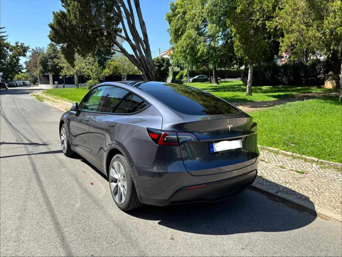 tesla-model-y-standard-range-rwd-2023-eletrico