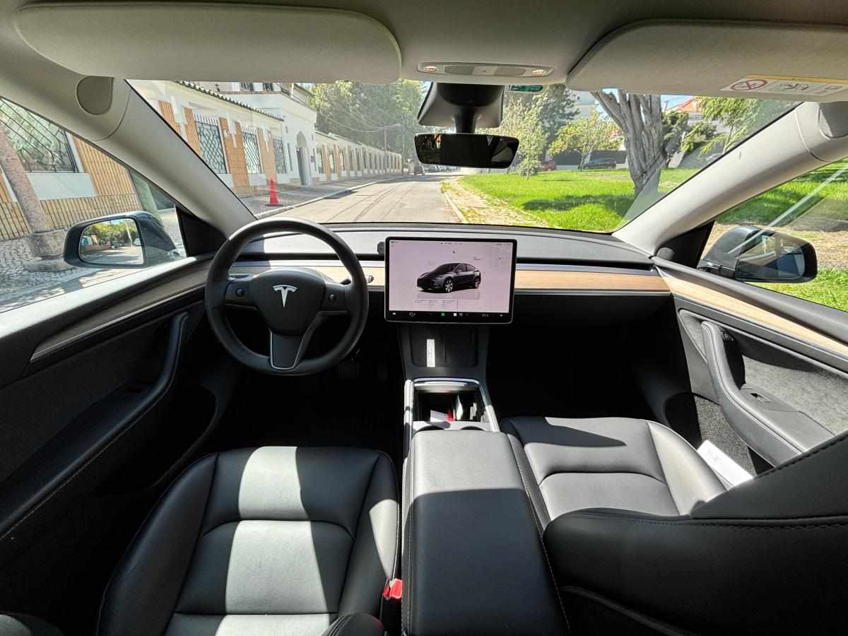 tesla-model-y-standard-range-rwd-2023-eletrico