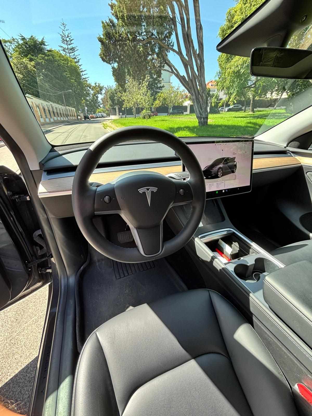 tesla-model-y-standard-range-rwd-2023-eletrico