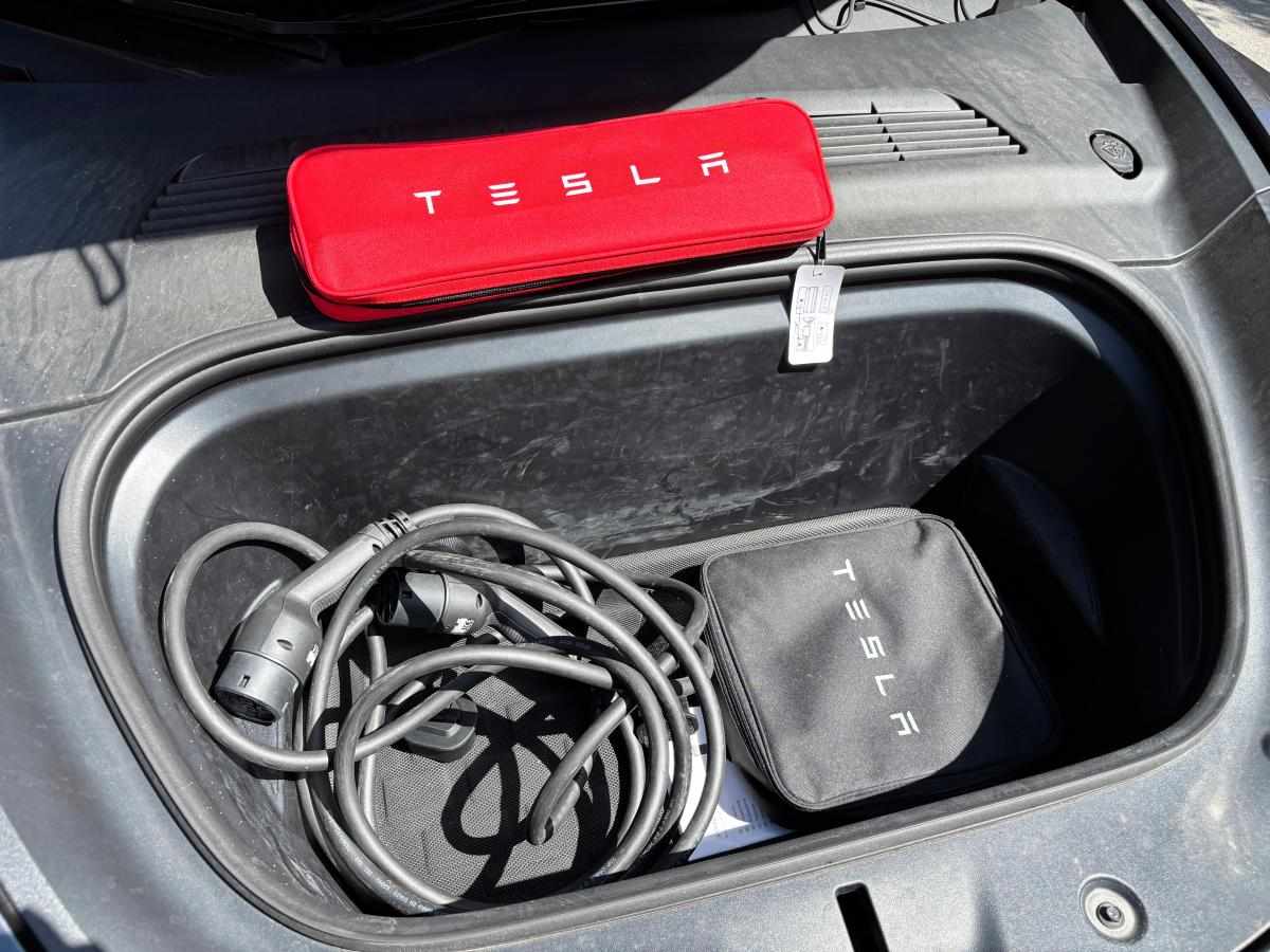 tesla-model-y-standard-range-rwd-2023-eletrico