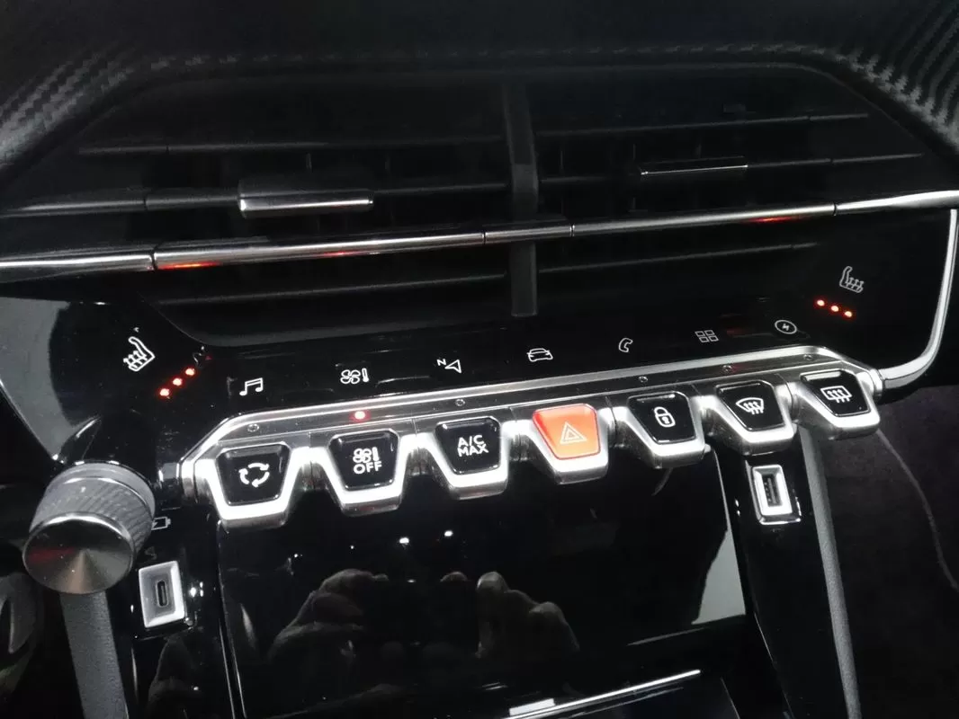 peugeot-e-208-ev-50-kwh-2021-eletrico