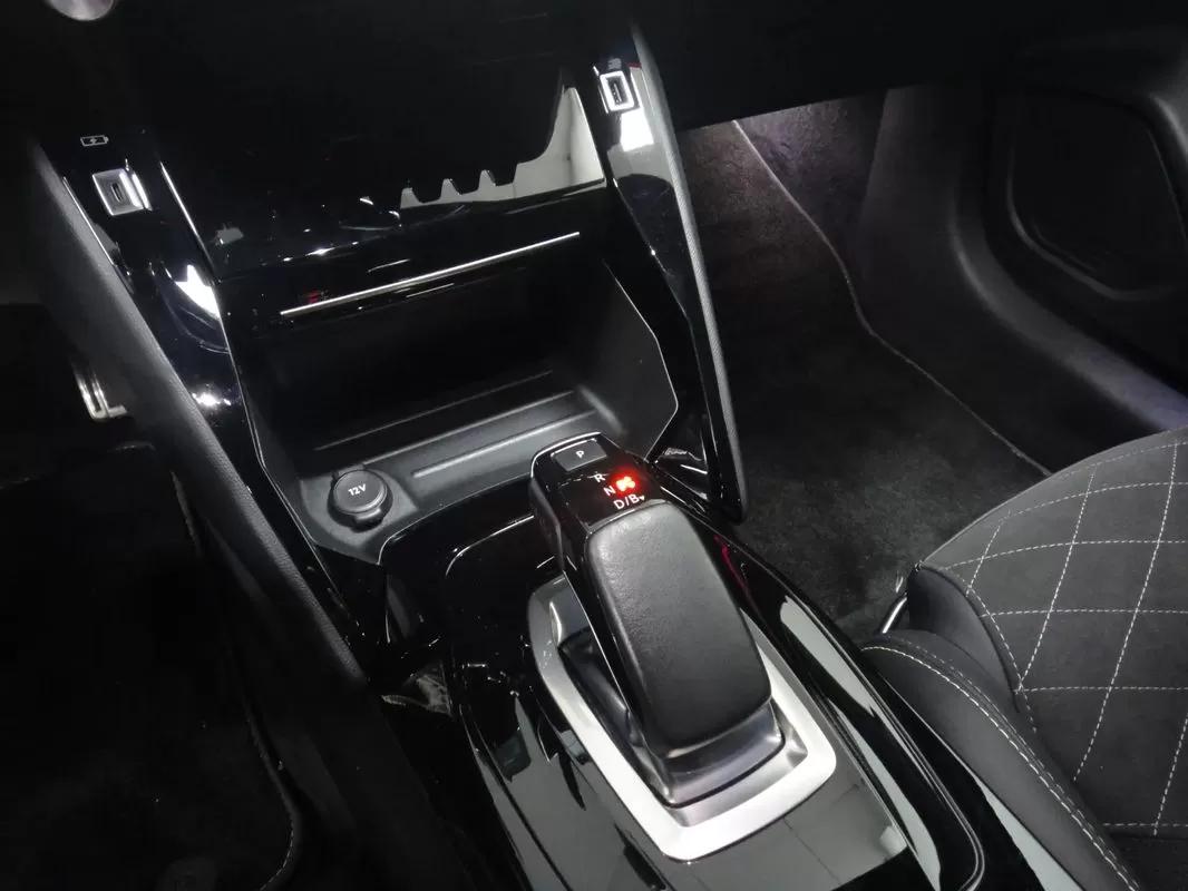 peugeot-e-208-ev-50-kwh-2021-eletrico