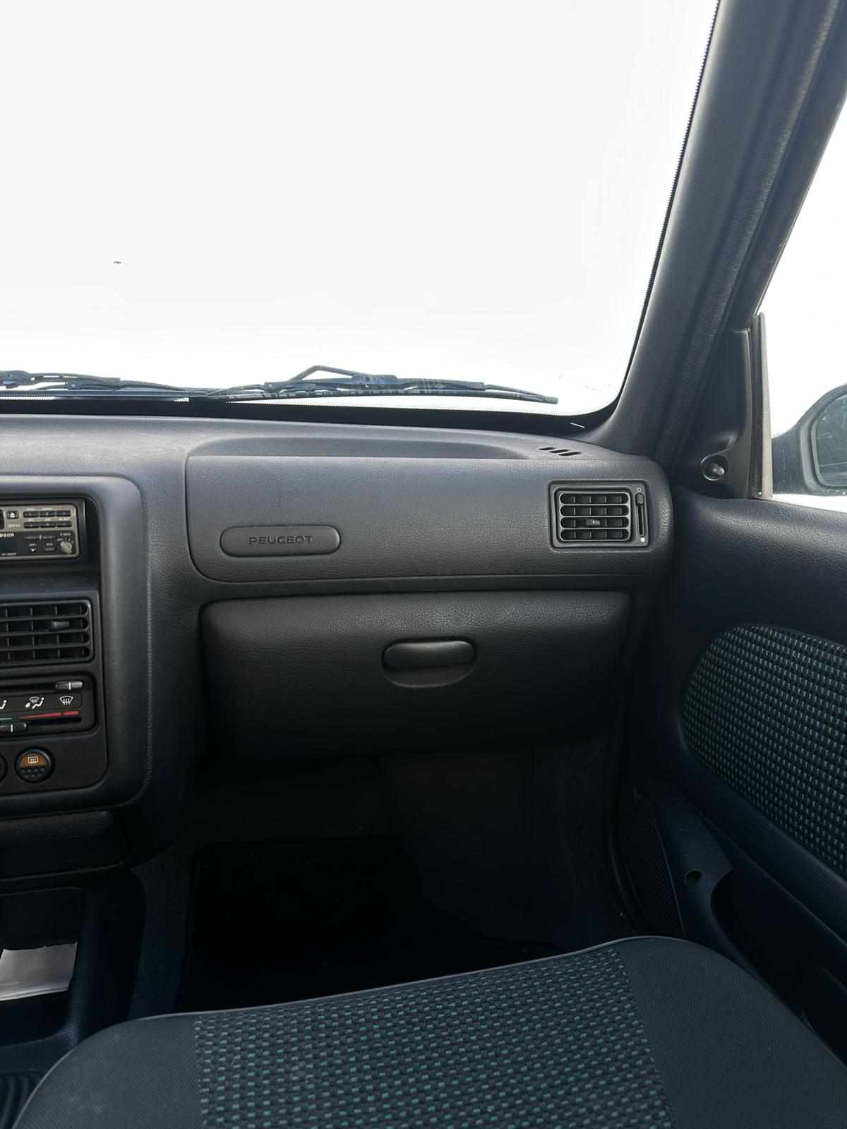peugeot-106-1-0-1999-gasolina-954cc