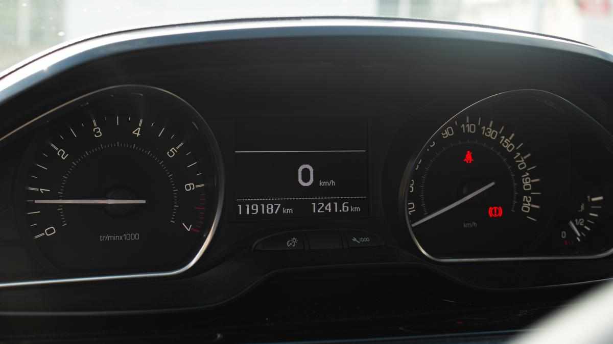 peugeot-2008-1-2-e-thp-2015-gasolina-1198cc