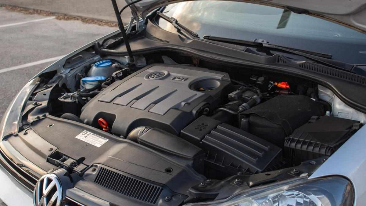 volkswagen-golf-1-6-tdi-2010-diesel-1598cc