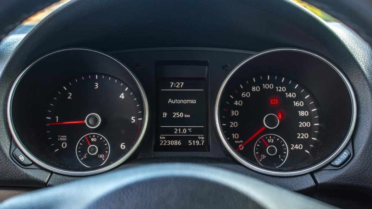 volkswagen-golf-1-6-tdi-2010-diesel-1598cc