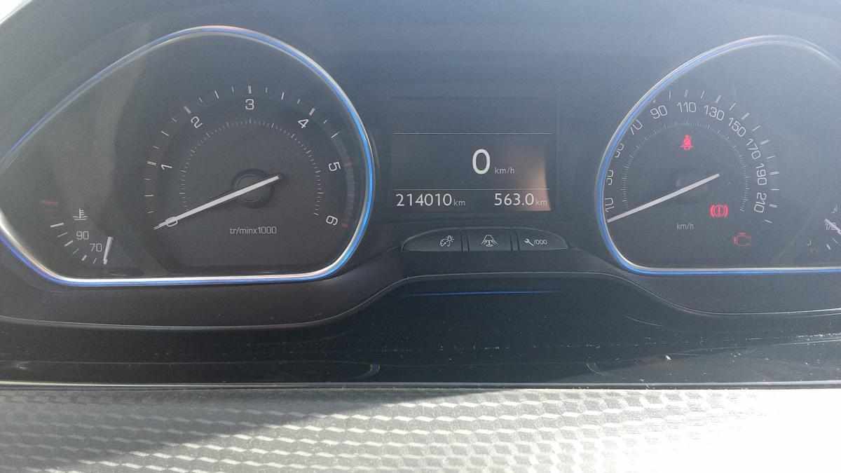 peugeot-2008-1-6-e-hdi-2014-diesel-1560cc