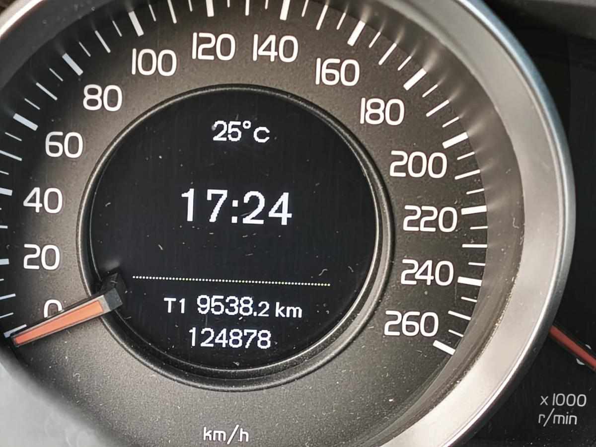 volvo-v40-1-6-d2-2015-diesel-1560cc