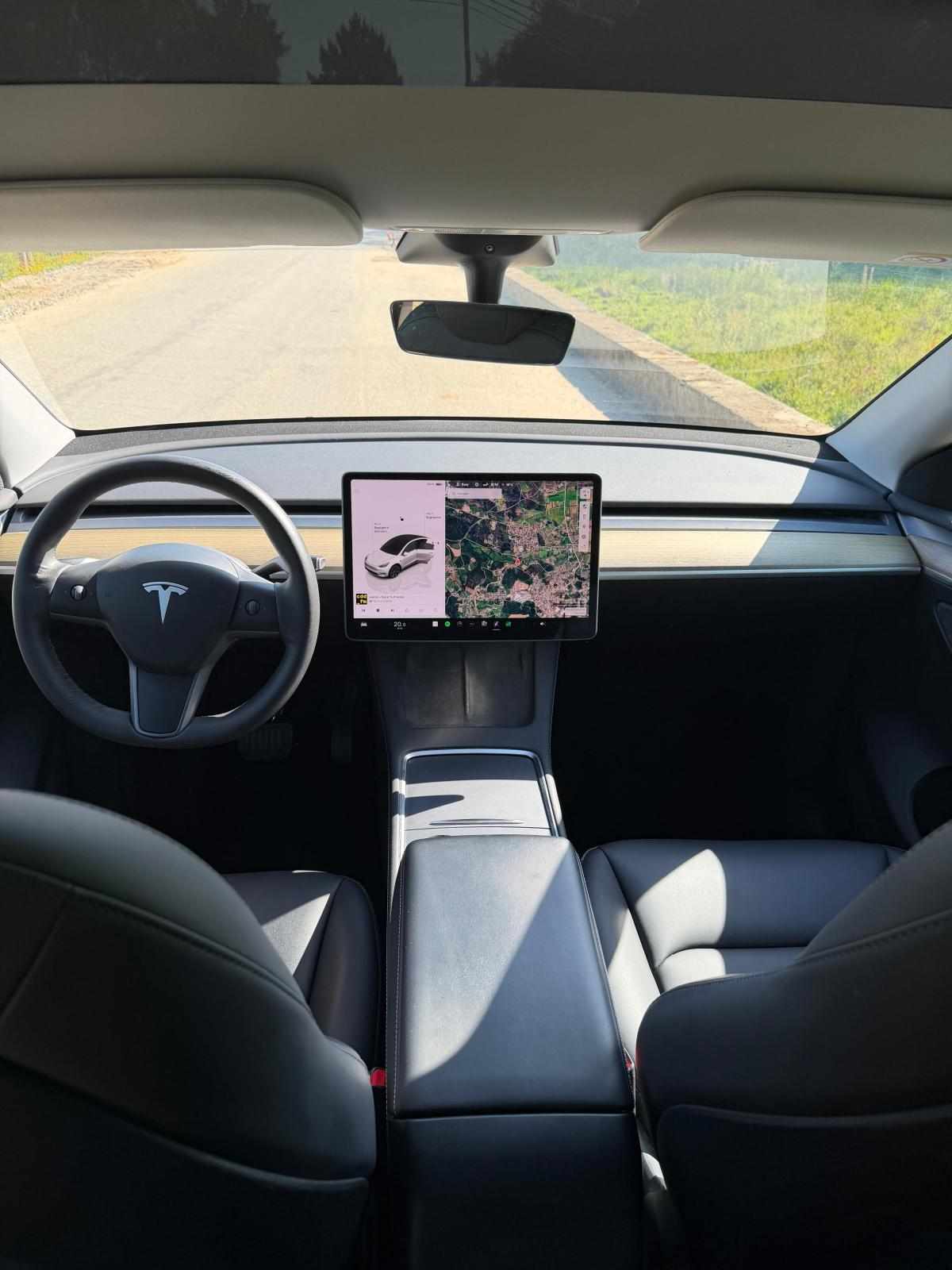 tesla-model-y-standard-range-rwd-2022-eletrico