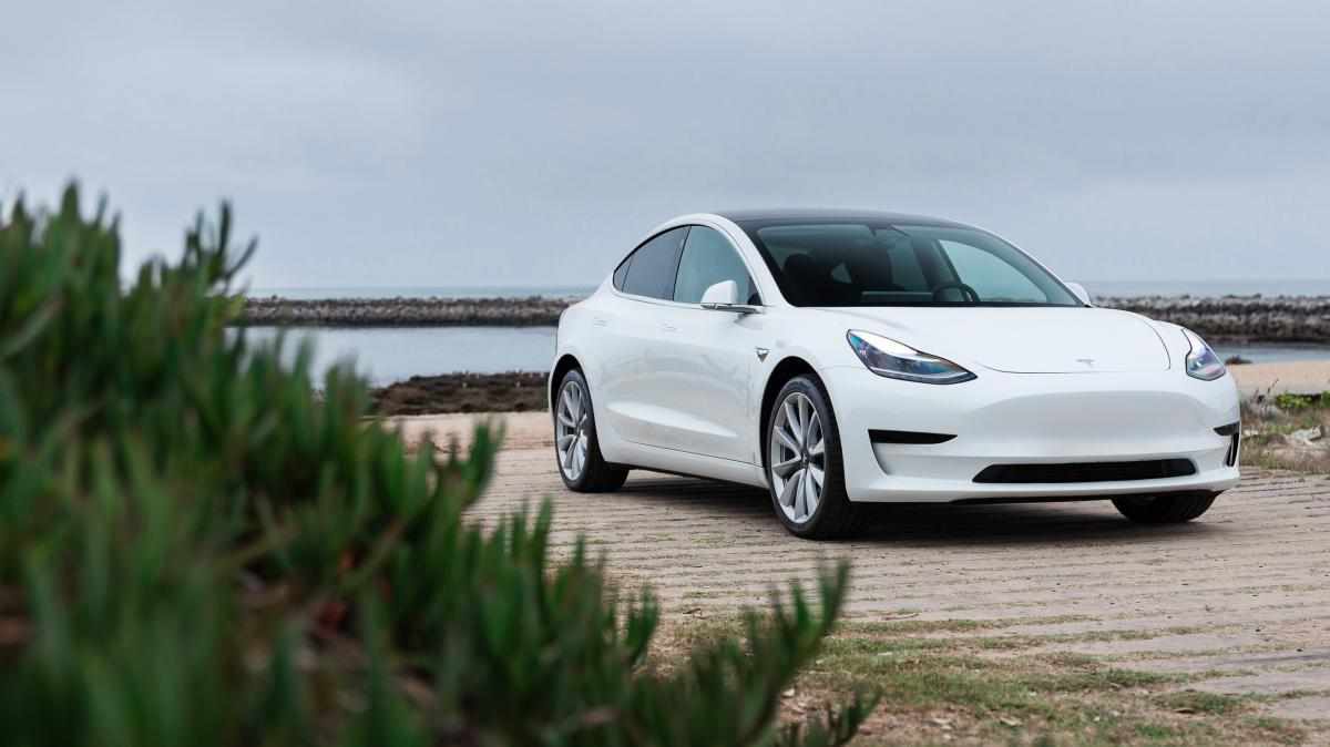tesla-model-3-standard-range-2020-eletrico